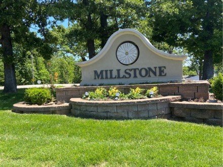 18130 Millstone Cove Road, Versailles, MO 65037