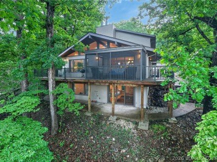 1054 Linn Creek, Lake Ozark, MO 65049