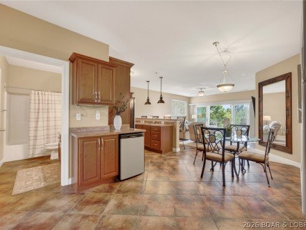 186 Sunset Palms Dr, Camdenton, MO 65079