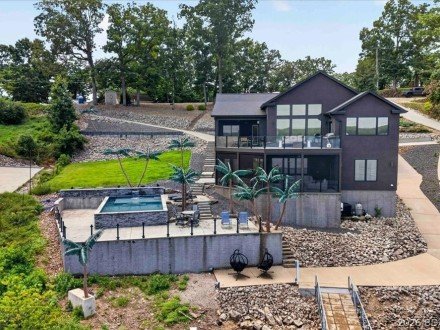 2549 Bittersweet, Lake Ozark, MO 65049