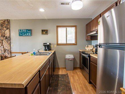 40 Robinwood, Lake Ozark, MO 65049