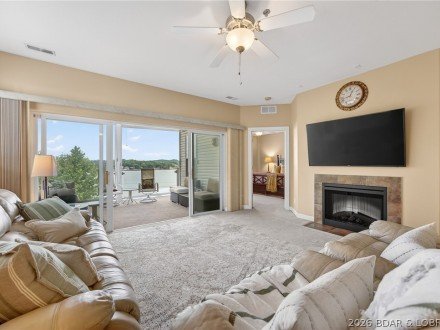 186 Sunset Palms Dr, Camdenton, MO 65079