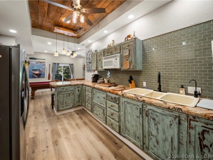 960 Spring Cove, Sunrise Beach, MO 65079
