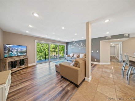 221 Circle Edge, Lake Ozark, MO 65049