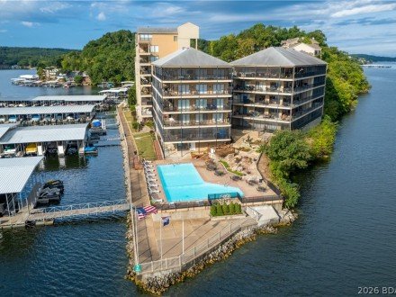 90 Falls Point, Lake Ozark, MO 65049