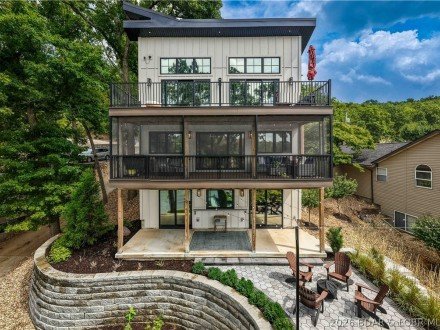 379 Comanche, Lake Ozark, MO 65049