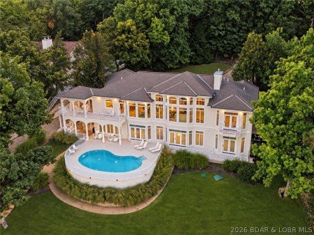302 Crown Point, Four Seasons, MO 65049