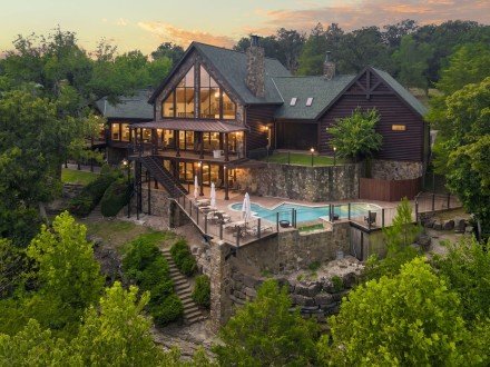 26144 Sugarfoot Lane, Golden, MO 65658