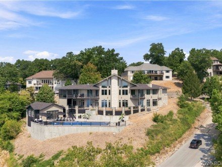 1104 Beacon Pointe, Lake Ozark, MO 65049
