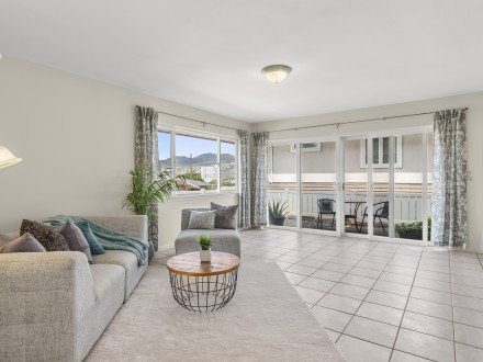 940A 12th Ave. #2 Kaimuki-Kapahulu, HI 96816