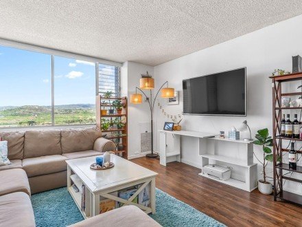 3045 Ala Napuaa Pl. #1305 Moanalua-Salt Lake, HI 96818