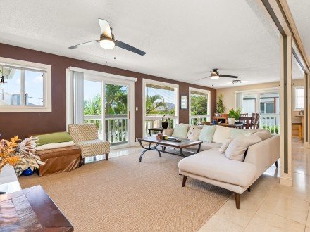 298 Moomuku Pl. Aina Haina-Kuliouou, HI 96821