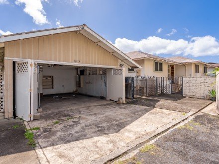 2209-A Liliha St. Liliha, HI 96817