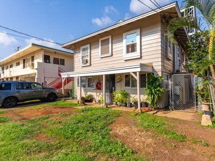 1812 Algaroba St. McCully-Moiliili, HI 96826