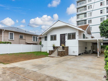 1113 Villa Ln. McCully-Moiliili, HI 96826