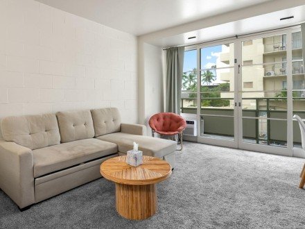 445 Kaiolu St. #212 Waikiki, HI 96815
