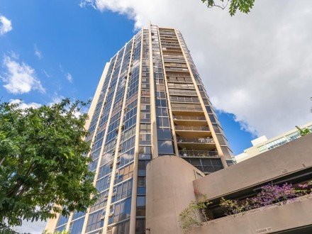2101 Nuuanu Ave. #1-2002 Nuuanu-Alewa-Kamehameha Heights, HI 96817