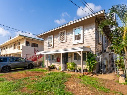 1812 Algaroba St. McCully-Moiliili, HI 96826