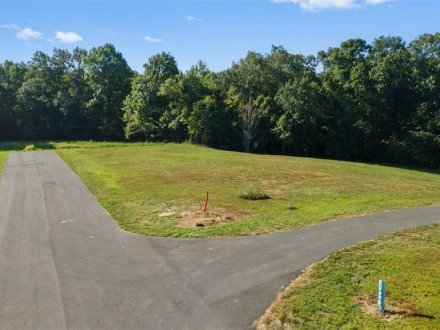 137 Wagon Wheel Drive/Lots 175-176