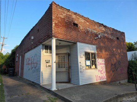 1021 Bloomfield Road