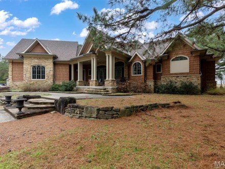 1355 Ridgeway Circle