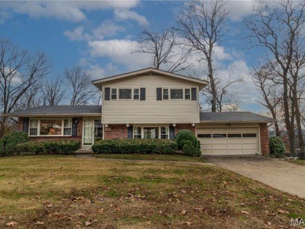 1805 Lakeshore Drive