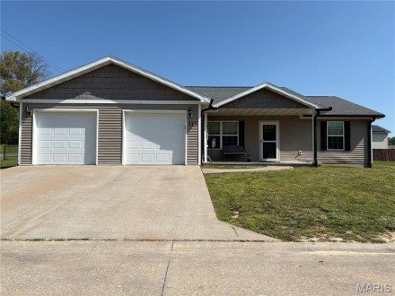 115 Falcon Trail