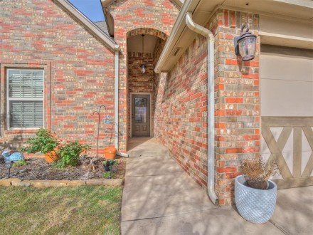 16201 Royal Crest Lane, Edmond, OK 73013