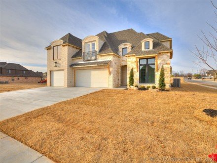 2839 E 142nd Street S, Bixby, OK 74008