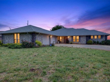 18820 Ridge Road, Catoosa, OK 74015