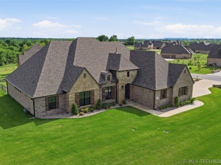 8438 E 106th Place N, Owasso, OK 74055