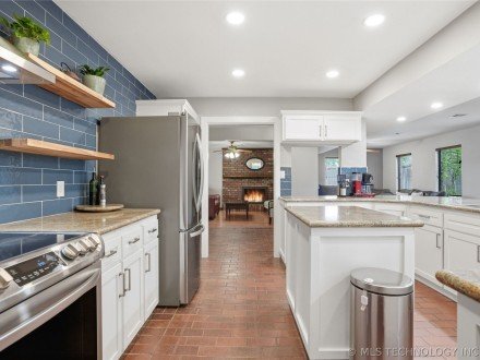 912 W G Street, Jenks, OK 74037