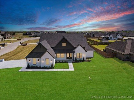 4724 E 177th Place, Bixby, OK 74008