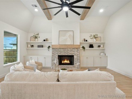 2038 E 129th Street S, Jenks, OK 74037