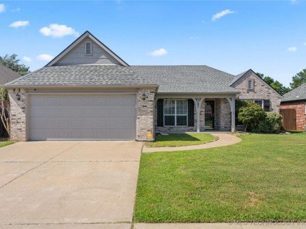 2103 W F Court, Jenks, OK 74037