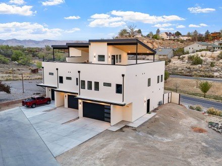 OPEN Apr 19 11:00 - 03:00 | 2398 Ridge Circle Dr Unit A - 2 car garage